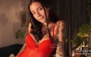 Effy Loweell studio: Frumoasa fată tatuată Effy adoră să te seducă cu ținutele ei...