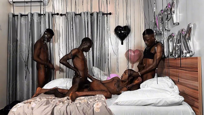 Baddestboyx: Gelukkige verjaardag voor mij 16 schattige jongens hebben het met mij...