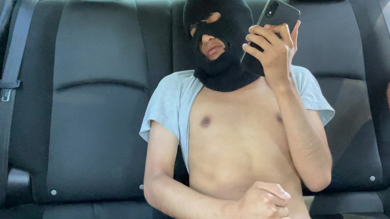 Hung Papi: Genç twink tek başına mastürbasyon yapıyor