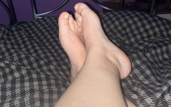 Zsaklin&#039;s Hand and Footjobs: Sexy Feet Sexy Soles