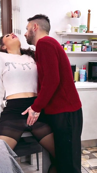 The Anal Fanatics of an Italian Housewife Who Wants so Much to Get Her Asshole Broken!