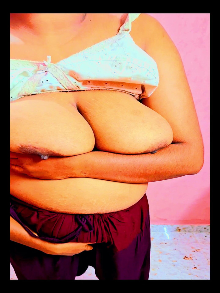 Nazmabd: 25 let, velká prsa a velký zadek