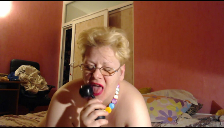 Putarankahotmilf: Gioco anale kinky con grandi palle in lingerie sexy