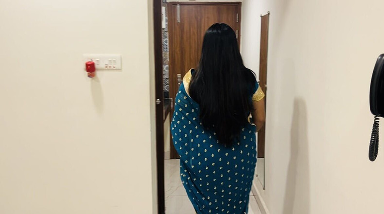 Besharam Jodi: Frumoasă indiancă desi bhabhi sedusă de fratele ei vitreg