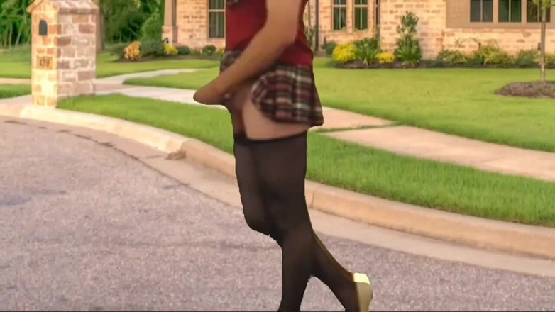 Kitty_Cross: Crossdresser onanerar het tjej kjol och nylon smal passform twink...