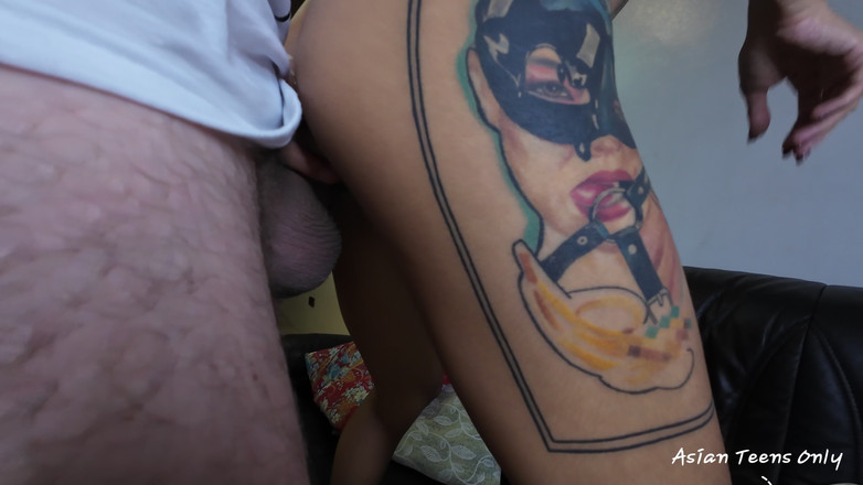 MaikaMann: Sperma Druipt Uit Poesje Nadat Ze Op De Wasmachine Is...