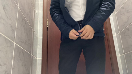 Great J: 撒尿和打手枪和商场浴室