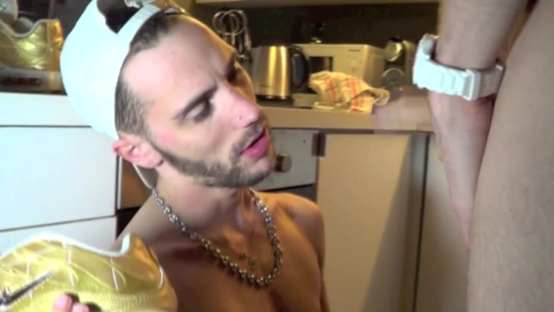 Sneaker gay: Tiago suck and fucked by scally boy from Paris