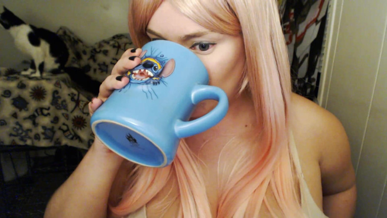 Scarlet Vixen: 游戏之夜 - Mug Chug和打洞！（wmv）