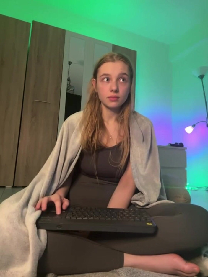 JuiceLussie: Eat My Virgin Tasty Pussy While Im Masturbate It