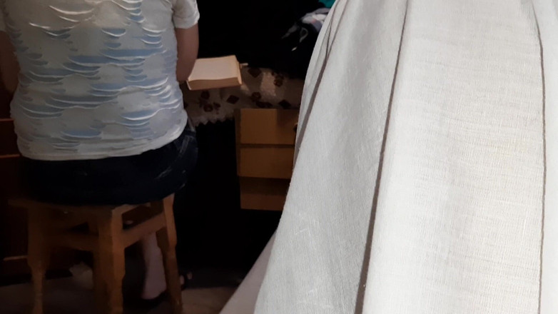 Lesbian-illusion: 내 여친이 시험을 위해 공부하는 동안, 담요 밑에 내 보지를 가지고 노는 이웃