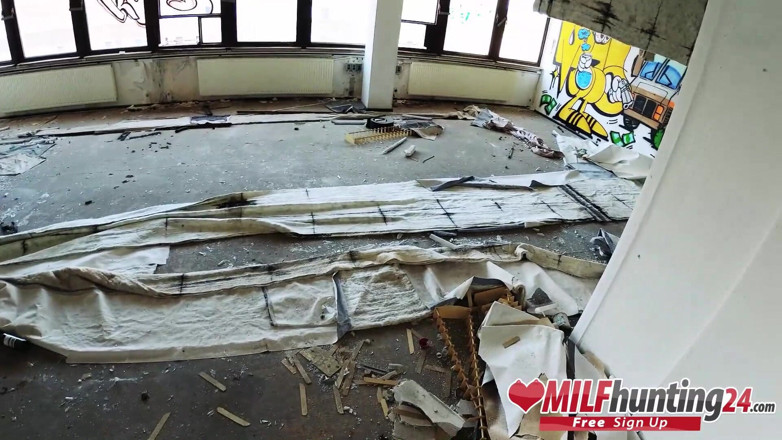 MILF Hunter 24: The MILF hunter bones a skinny MILF in an abandoned...