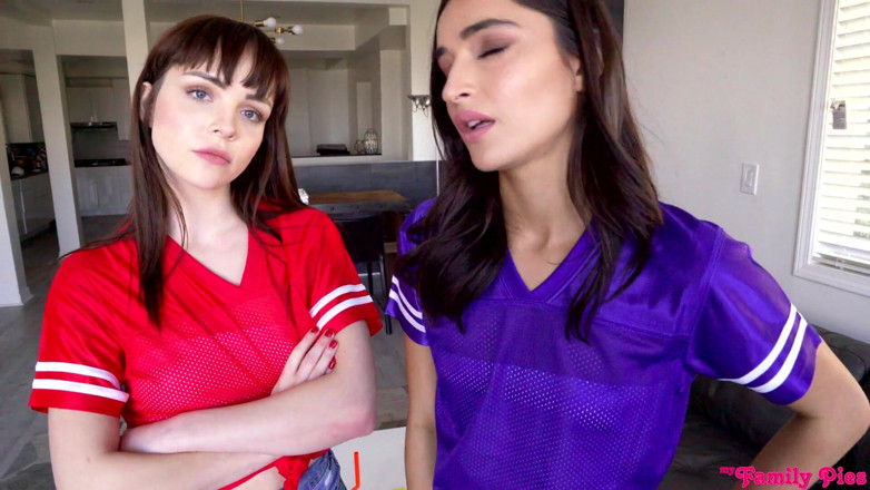My family pies: Super Sunday with My Step Sis and Her Friend - S12:e1