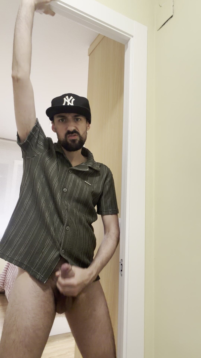 Liam Harding: Hot Stepdaddy Jerking off Finishes with Thick Cumshot