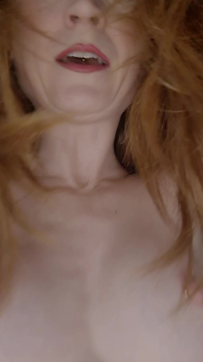 Lily kink: Sudut pandangan pertama digoda oleh ibu tiri MILF kawan awak