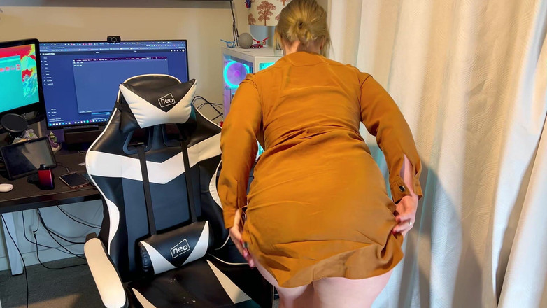 JessieHH: Tittyfuck boquete meu chefe para manter meu emprego