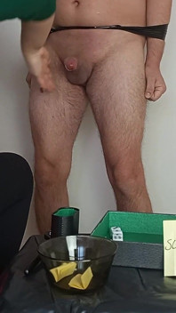 Een spelletje Dice, maar het is ballbusting!