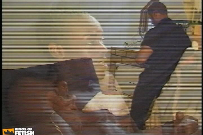 Gay Diaries: Pantat dan kontol polisi dientot habis-habisan sama kontol besar pria...