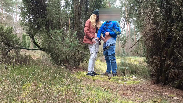 Bikergirl_97: La mia prima scopata all'aperto con inseminazione facciale