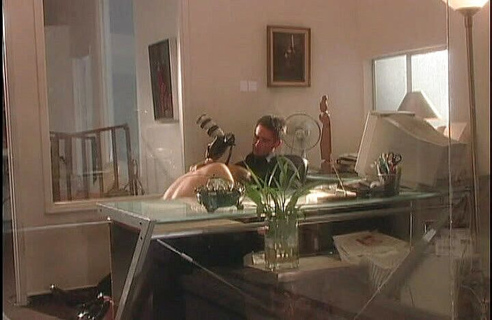 Cryptostudios: Cô vợ trẻ bú cu chồng trong khi anh ấy đang làm...