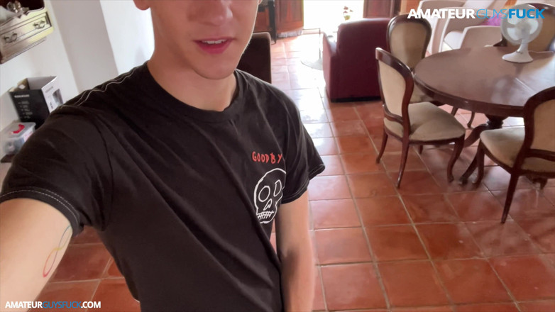 Amateur Guys Fuck: Agf01: Geiler Twink lutscht den schwanz seines kumpels, während er...