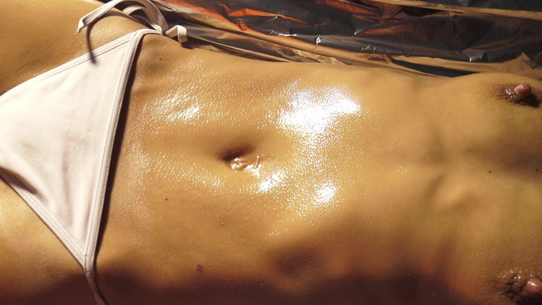 NM fetish femdom videos by Princess Nikki Cruel: Nikki公主被绑在床上