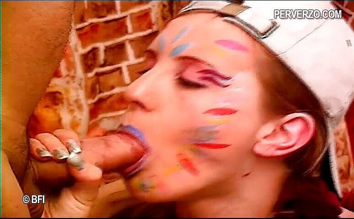 Amazing asses and pussies: 작은 젖탱이 창녀의 바디 페인팅 섹스