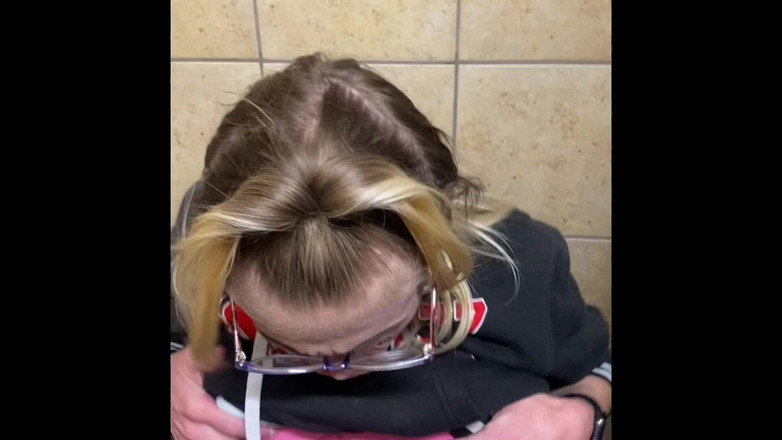 Tickled Pink Productions: 荡妇妻子在家改进商店吮吸鸡巴