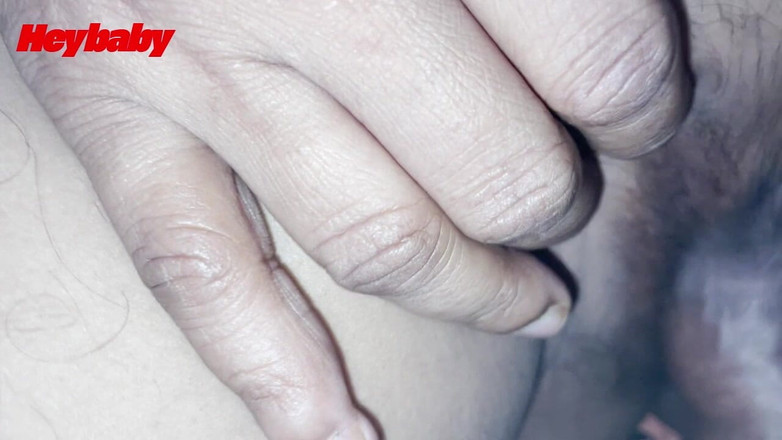 Heybaby: 婴儿或女婴在浴室站立姿势绝望时热辣的重口味性爱