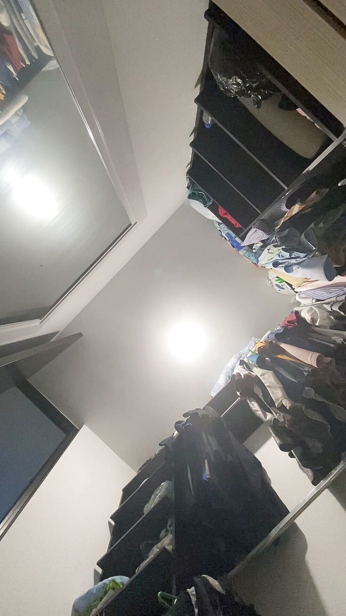 Tomas Styl: Aku ngebiarkan rekaman ponsel untuk ngeliat saudara tiriku lagi bugil