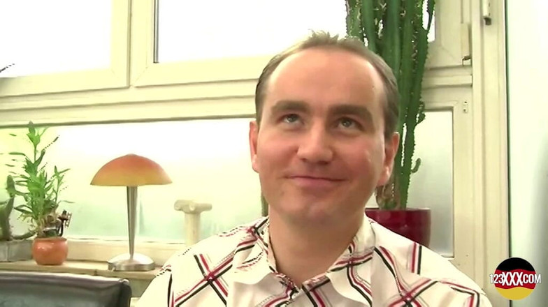 123XXX - 100% Amateurs: Signora dalla germania dai capelli corti riceve sborra sulle sue...