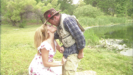 Outdoor Fucktivities: Rybak łapie wielką nagrodę MILF!