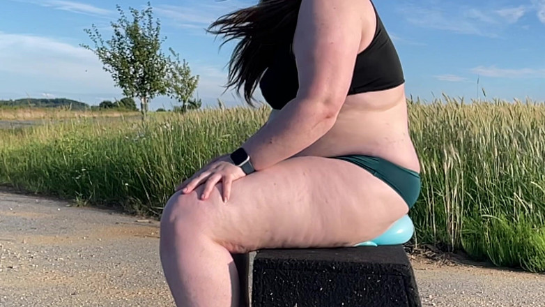 BeachBallsDuo: Special de lenjerie intimă! Am zdrobit 11 beachballs cu Noastre 105 și 95 Kg!