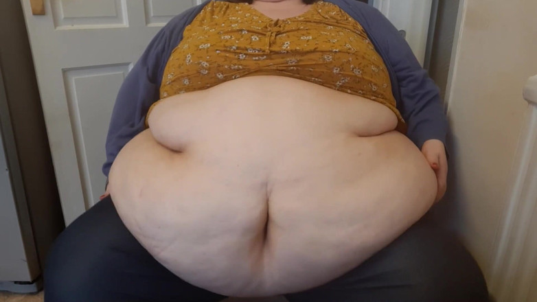 SSBBWLadyBrads: SSBBW belly play &amp; jiggles