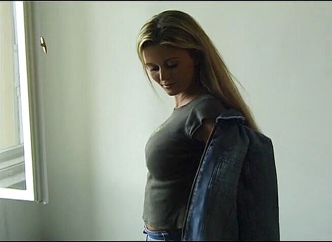 Flash Model Amateurs: Si blonde yang luar biasa bermain dengan dirinya