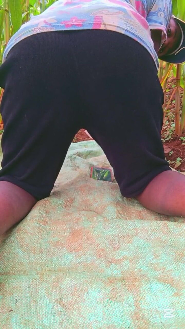 Sexyjayla254: Ditalino anale all'aperto