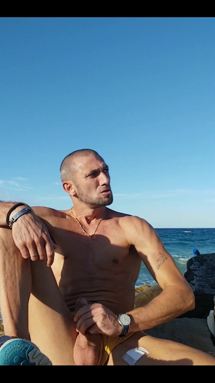 Boy jerking off: Na Praia