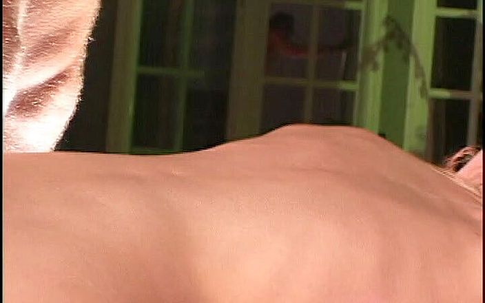 Perfect Porno: मासूम चेहरे की स्ट्रिपर ने उसके गले की चुदाई की और गांड में प्रवेश किया