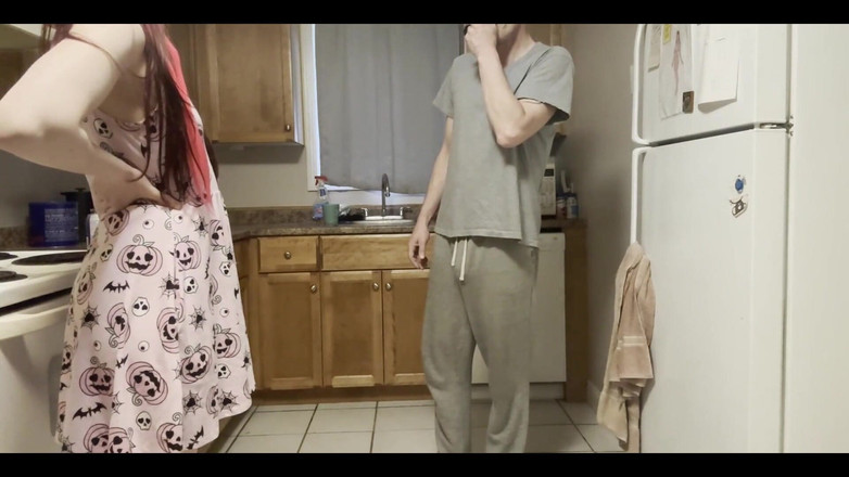 EmoDream1998: Tatăl vitreg o prinde pe fiica vitregă cu întârziere, nu-i va...