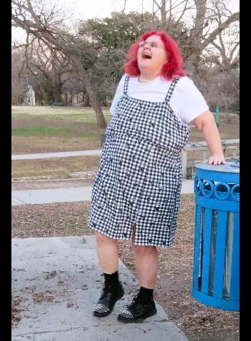 BBW nurse Vicki adventures with friends: Jumper warts hog dan sepatu bot lonte gila di taman...