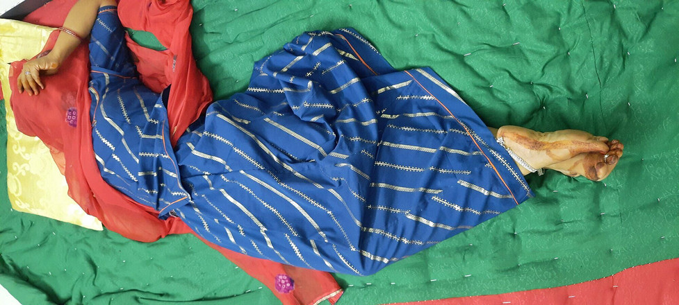 Kavitamaam: 룸메이트에게 따먹히는 인도 소녀