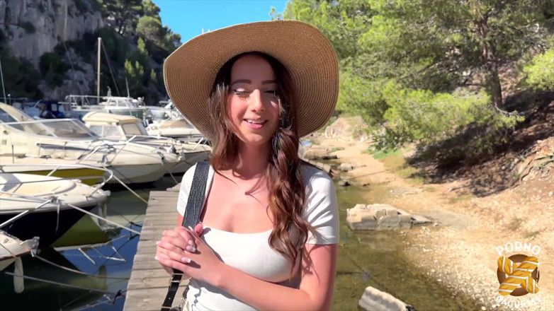 Porno Baguette: Hellolimoon, Pretty Girl, Needs Hard Sex!