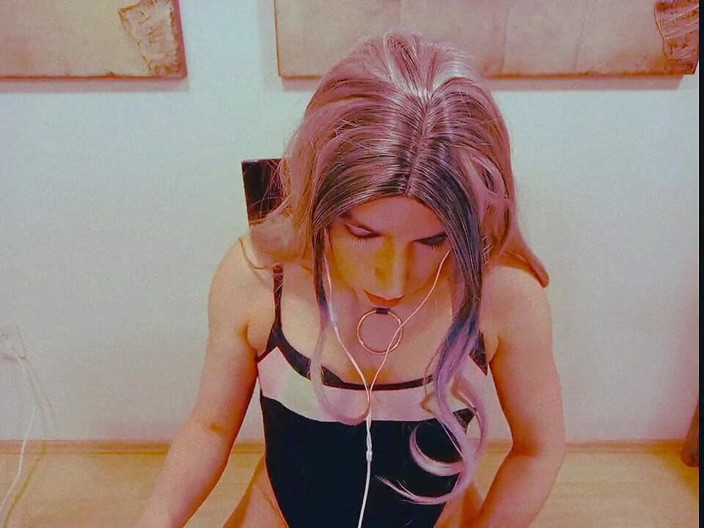 Tammy sissy slave: Sissy Crossdresser Masturbating