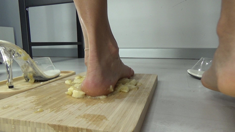 AnnaBUST: I Crush Bananas with My High Heels