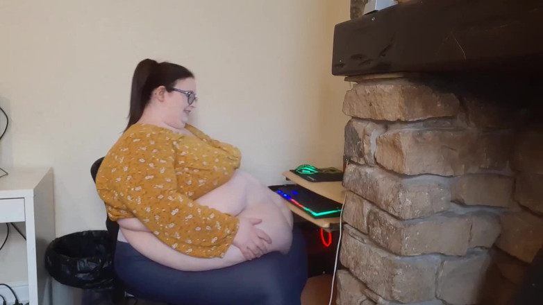 SSBBWLadyBrads: Tlustá dívka bojuje v kanceláři