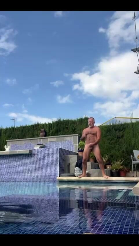 Daddybearvlc: Lagi asik mainin kontolku dong