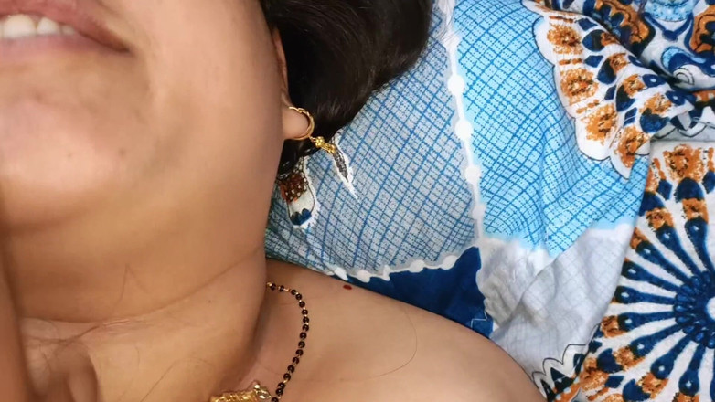 Catchybusty: Desi bhabhi bereit, spaß mit Devar zu haben