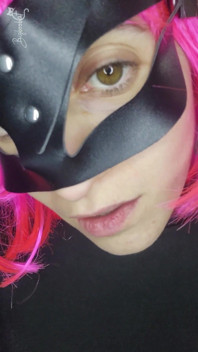 Genießen Sie Meinen Wunsch Mit Meiner Kitty-maske Und Den Dicken Titten