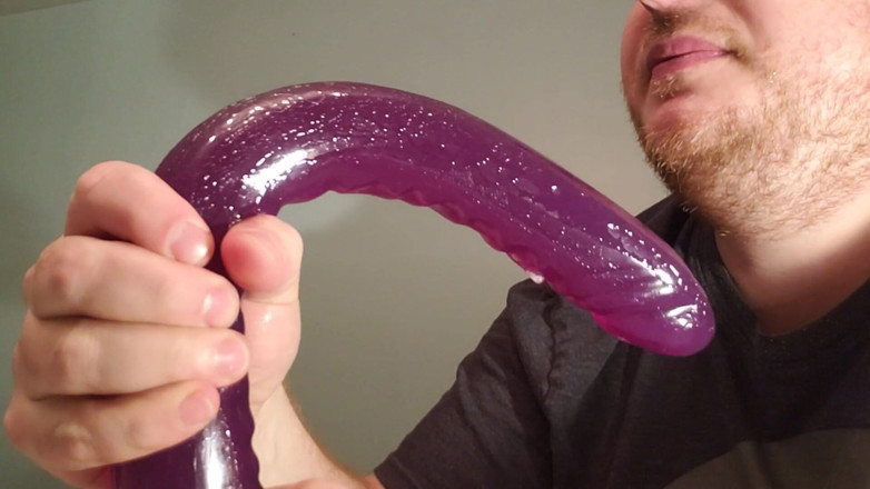 Charlieboy69: Vibrator adânc în gât