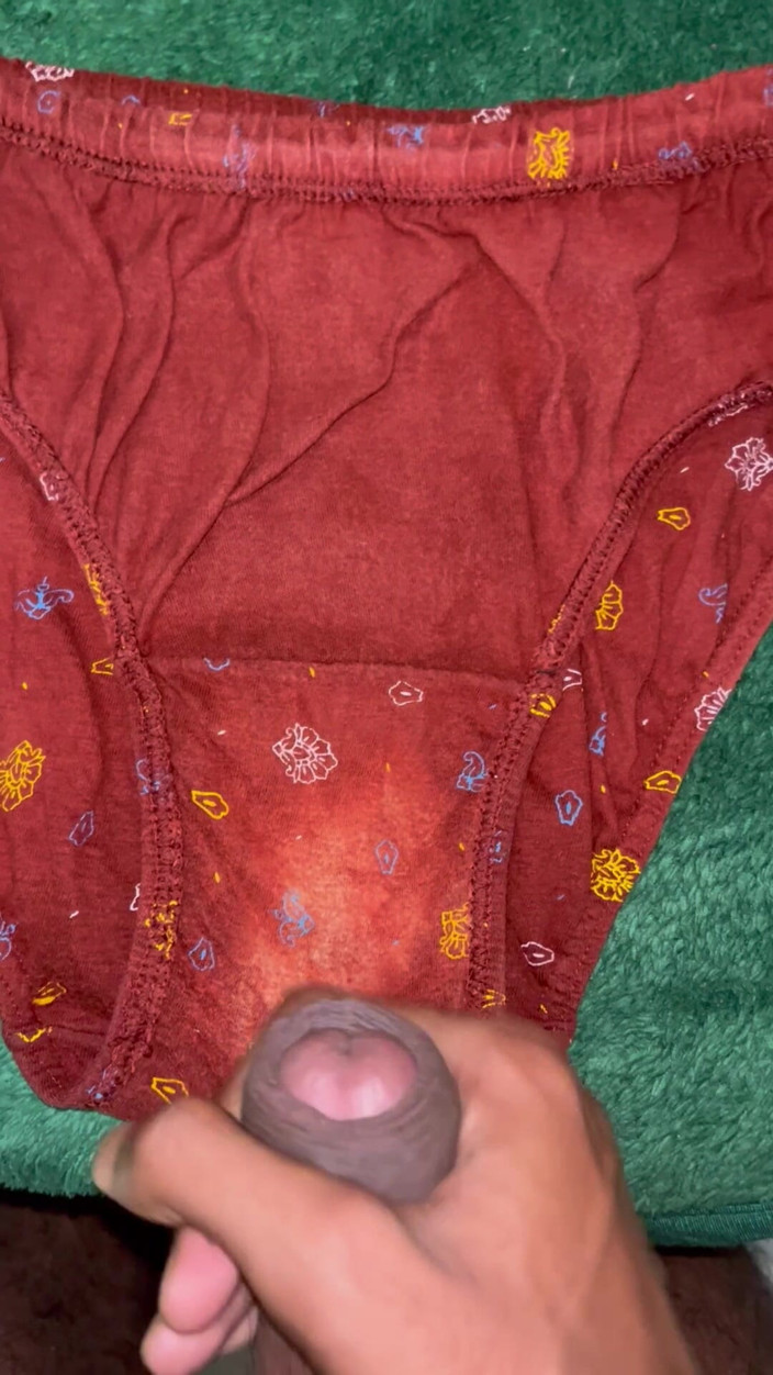 Cumlover35804: Am scăpat de stres masturbând Shakutla chiloți murdari